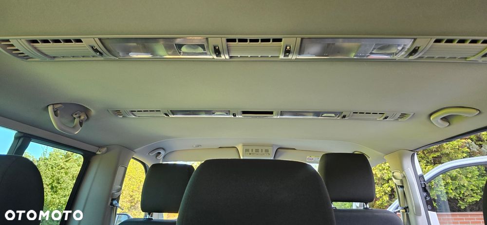 Volkswagen Caravelle - 19