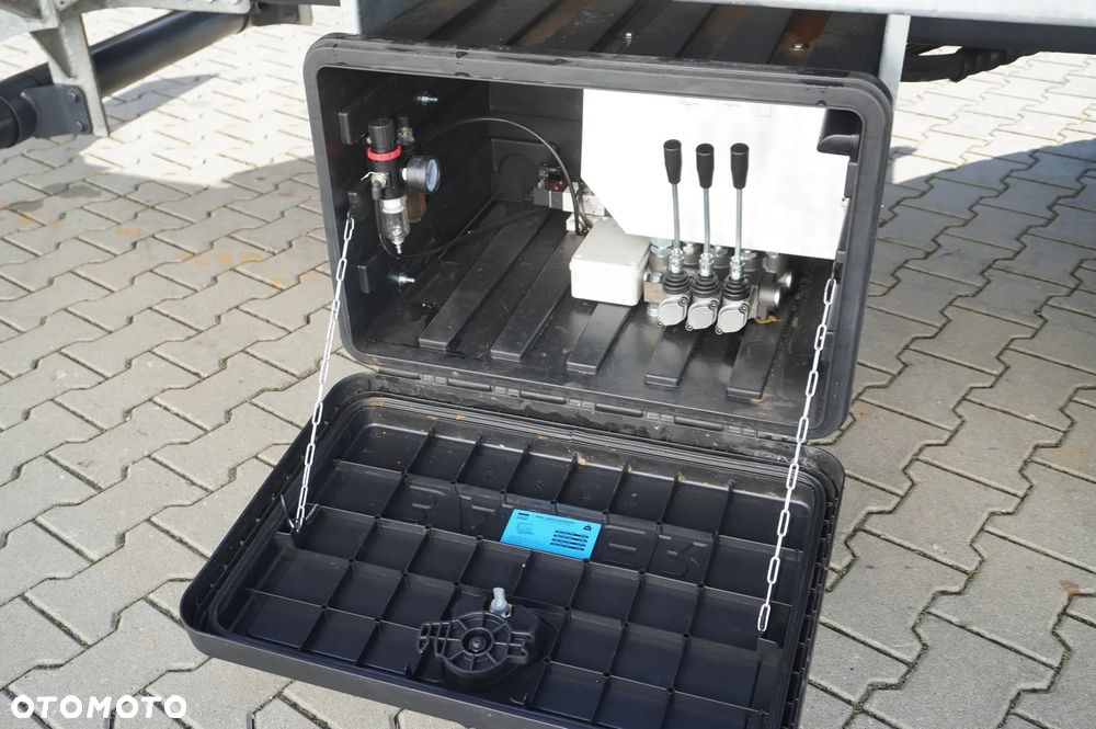 Mercedes-Benz Actros 1840 E6 4×2 / NOWA zabudowa Laweta 9,25 m / Kabina salonka - 15