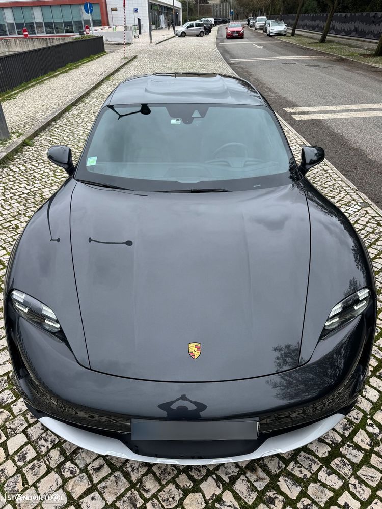 Porsche Taycan Cross Turismo 4 - 5