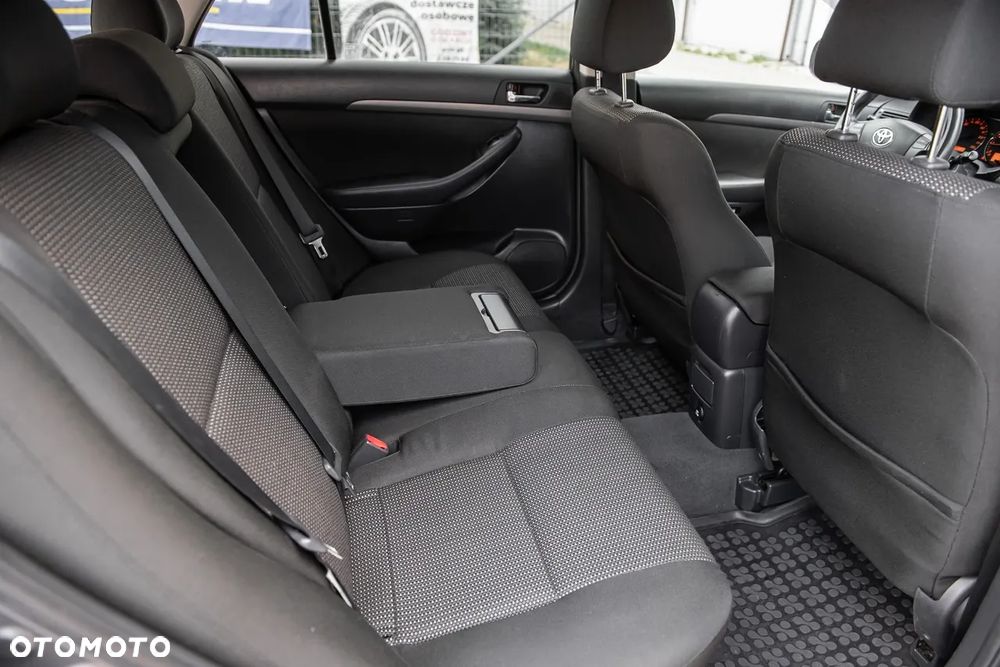 Toyota Avensis 1.8 VVT-i Terra Plus - 24