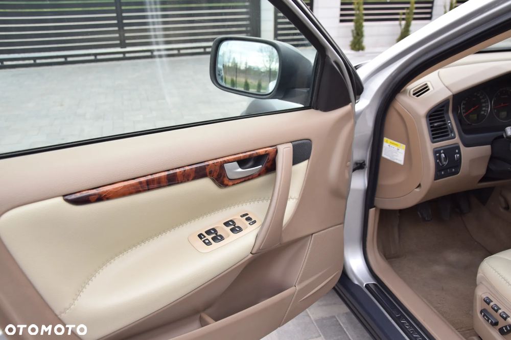 Volvo V70 2.5T AWD Summum - 22