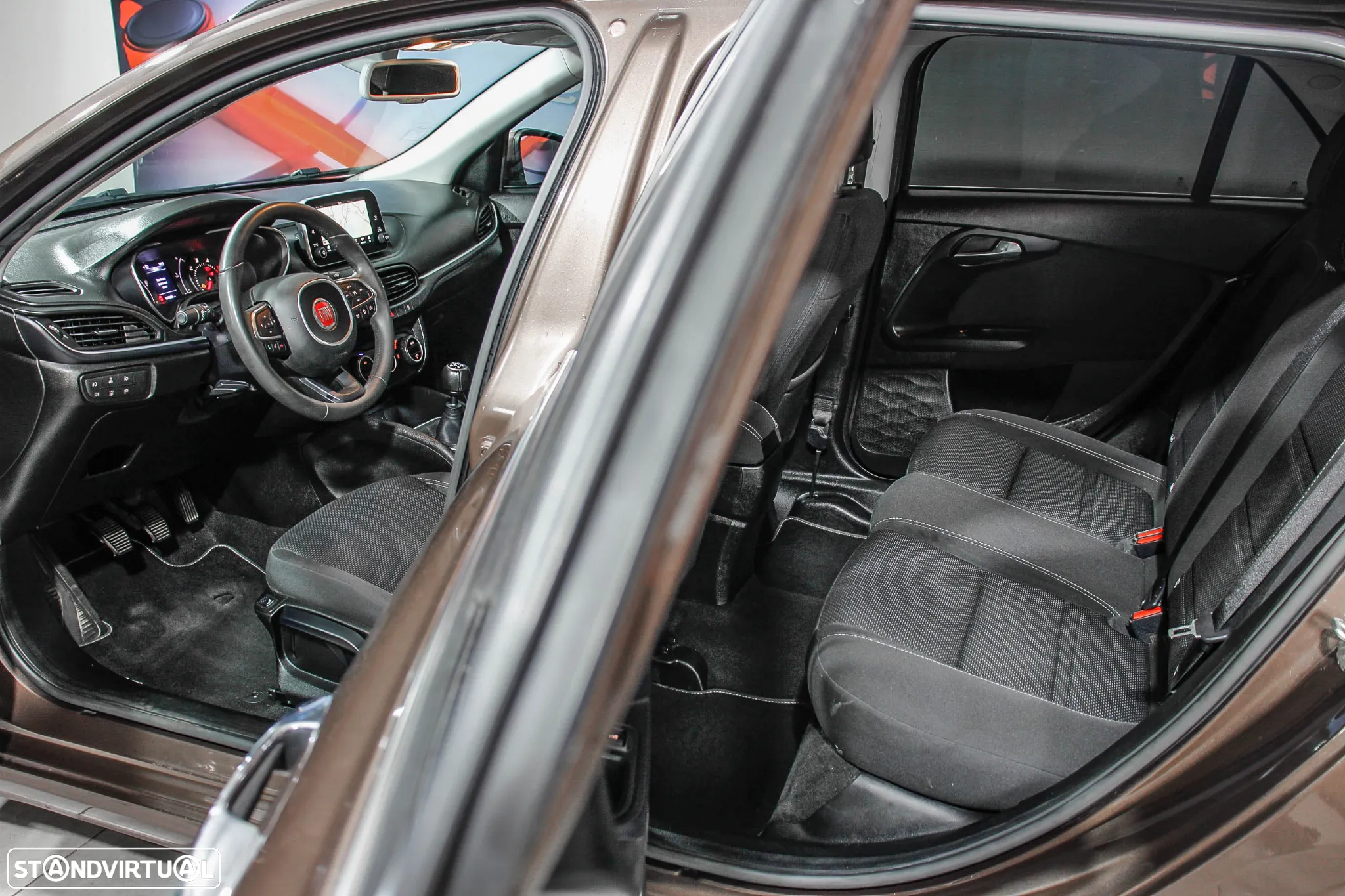 Fiat Tipo Station Wagon 1.6 M-Jet Lounge - 12