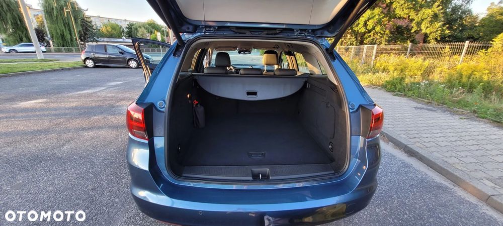 Opel Astra 1.4 T Elite - 11