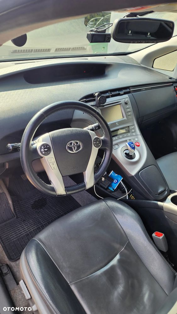 Toyota Prius (Hybrid) - 9