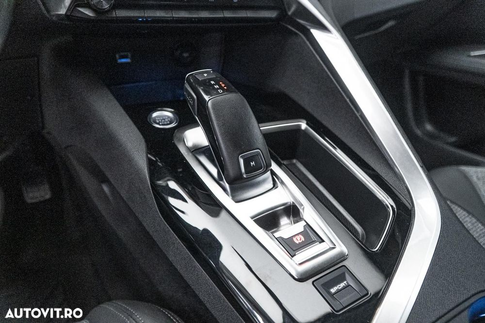 Peugeot 3008 1.2 PureTech Turbo S&S EAT8 Allure - 22