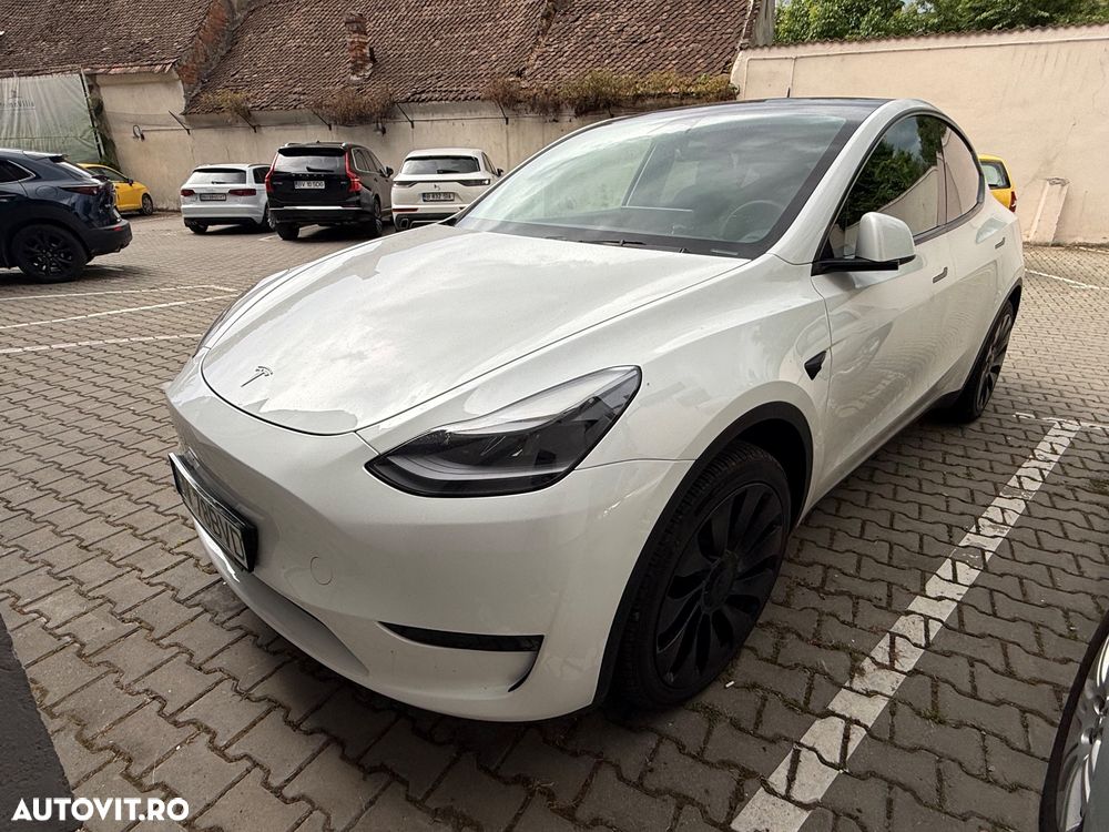Tesla Model Y - 4