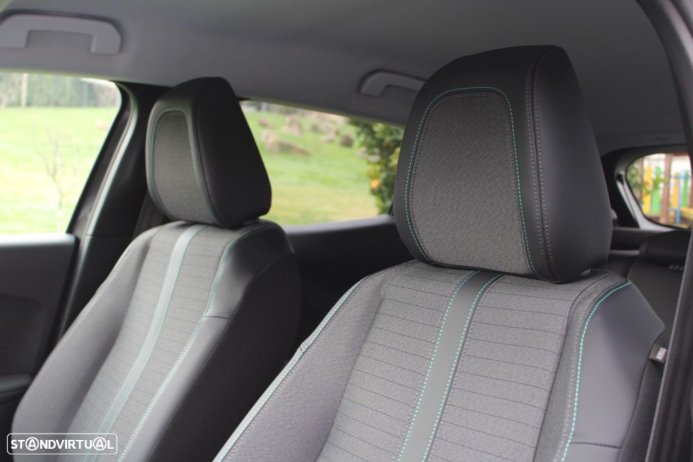 Peugeot 2008 1.2 PureTech Allure - 17