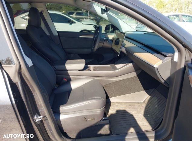 Tesla Model Y Long Range RWD - 5