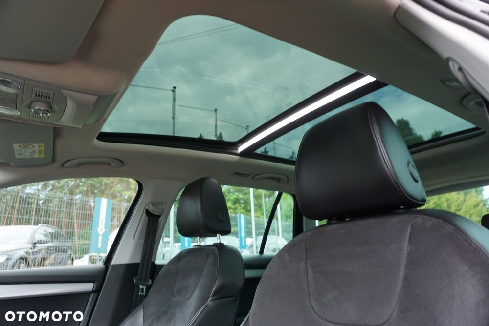 Skoda Octavia Combi 2.0 TDI DSG Premium Edition - 12