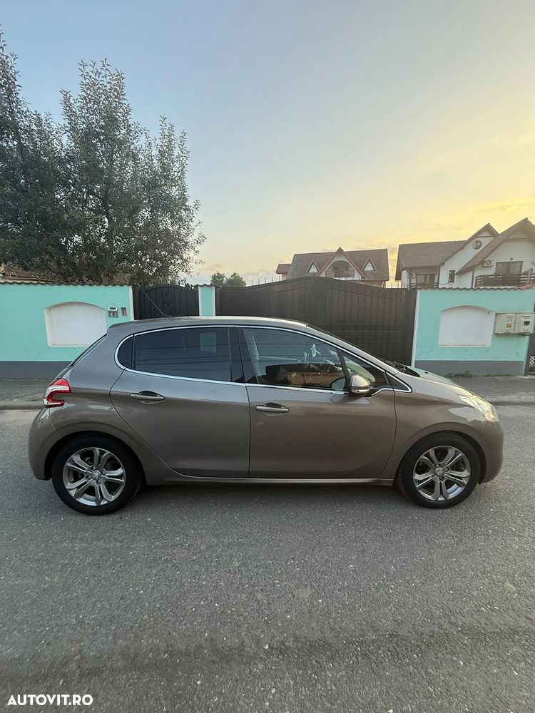 Peugeot 208 2015 photo 5