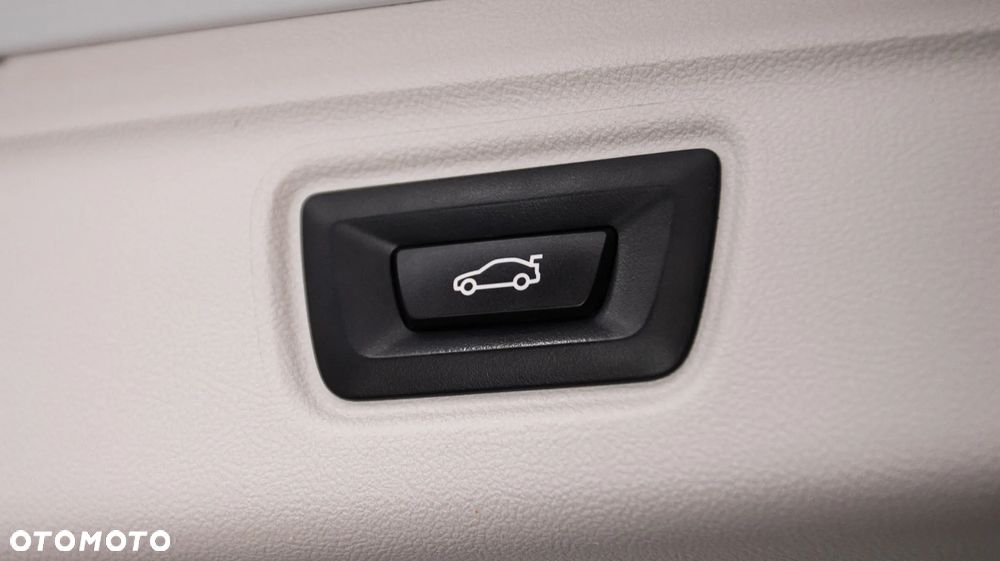 BMW Seria 3 318i Sport Line - 34