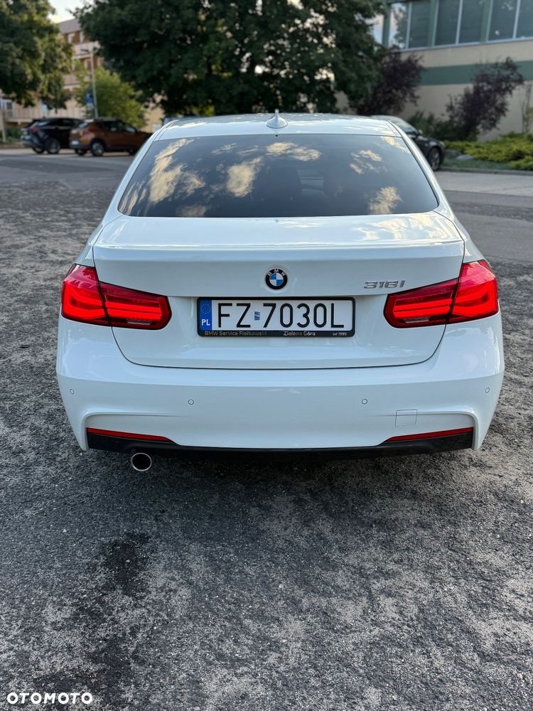 BMW Seria 3 318i M Sport - 9