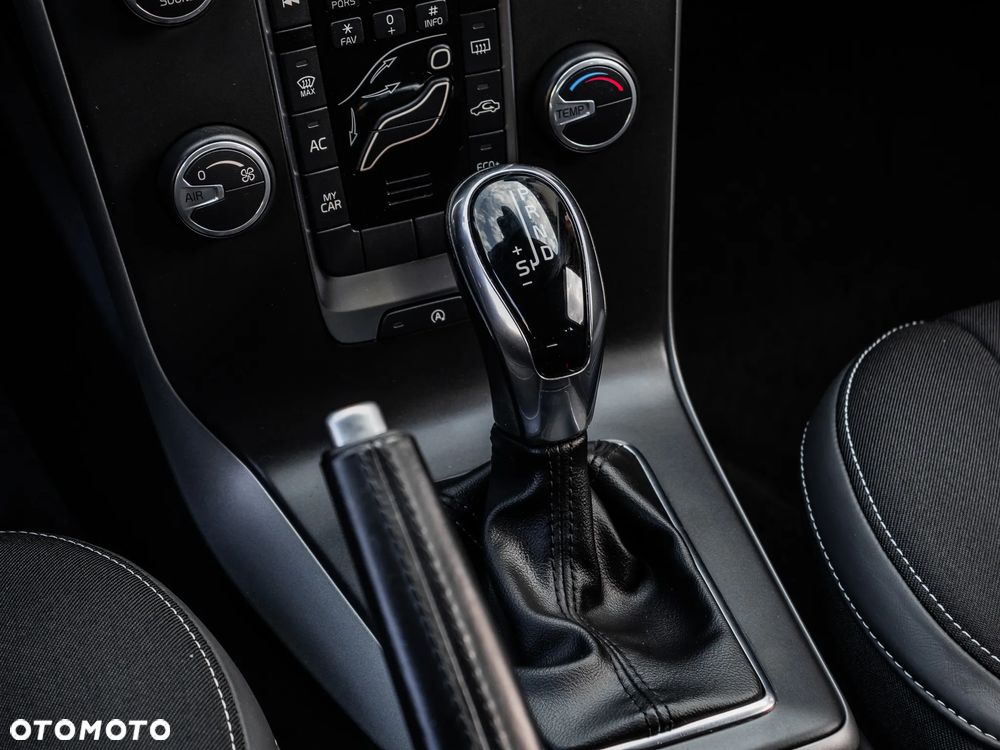 Volvo V40 T2 Drive-E Momentum - 23