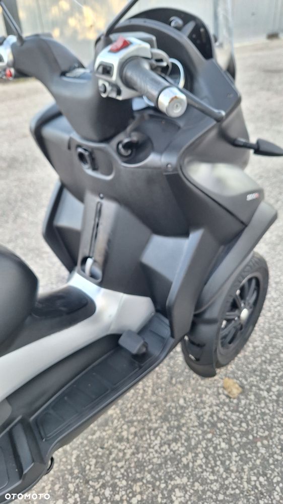 Piaggio MP-3 - 16