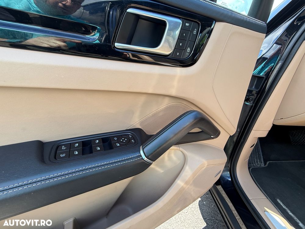 PORSCHE Cayenne 2022 — imagine 19
