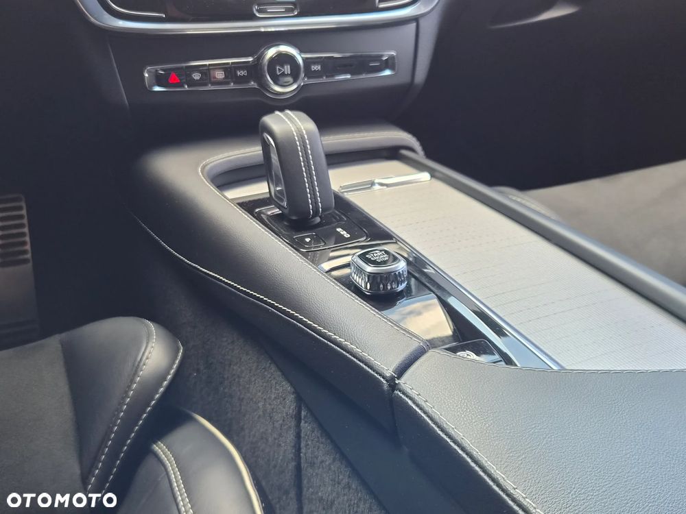 Volvo V90 B4 D Plus Dark - 23