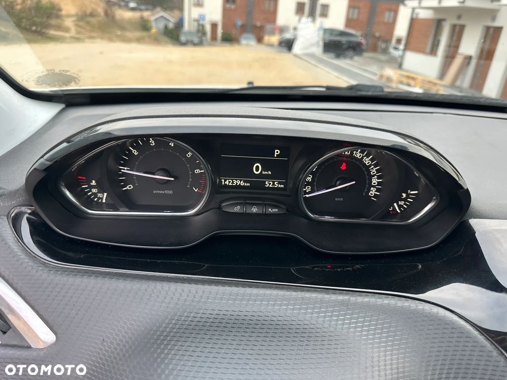 Peugeot 2008 PureTech 110 GPF EAT6 Black Edition - 24