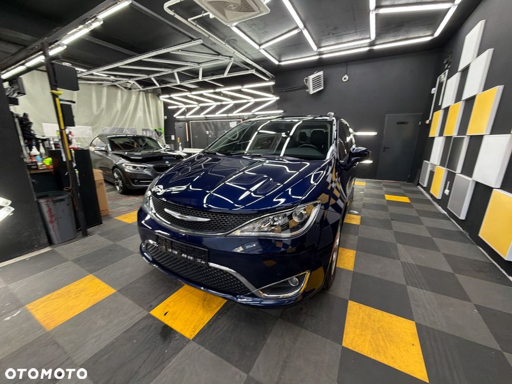 Chrysler Pacifica - 28