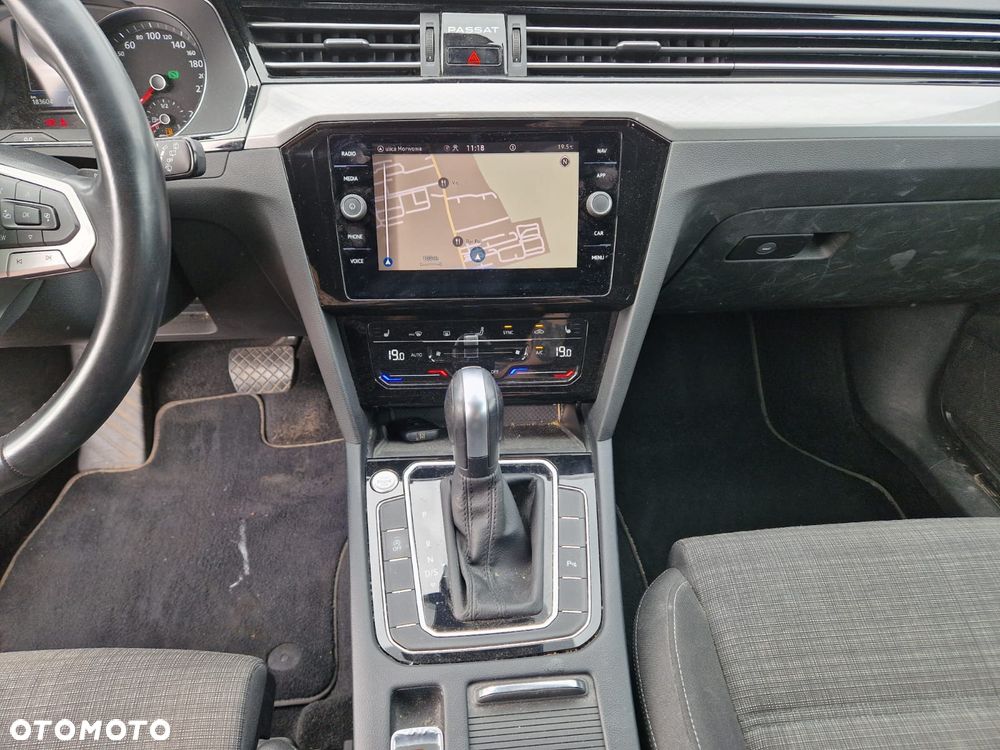 Volkswagen Passat Variant 2.0 TDI SCR DSG Business - 13