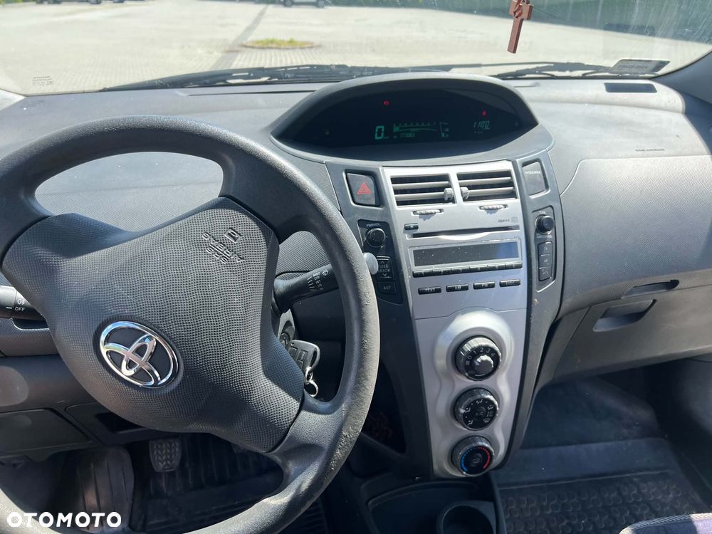 Toyota Yaris - 4