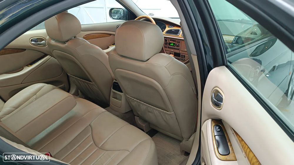 Jaguar S-Type 3.0 V6 Executive Auto. - 9