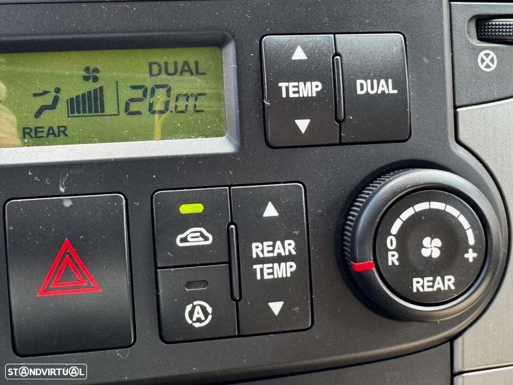 Kia Carnival 2.9 CRDi VGT LX - 9