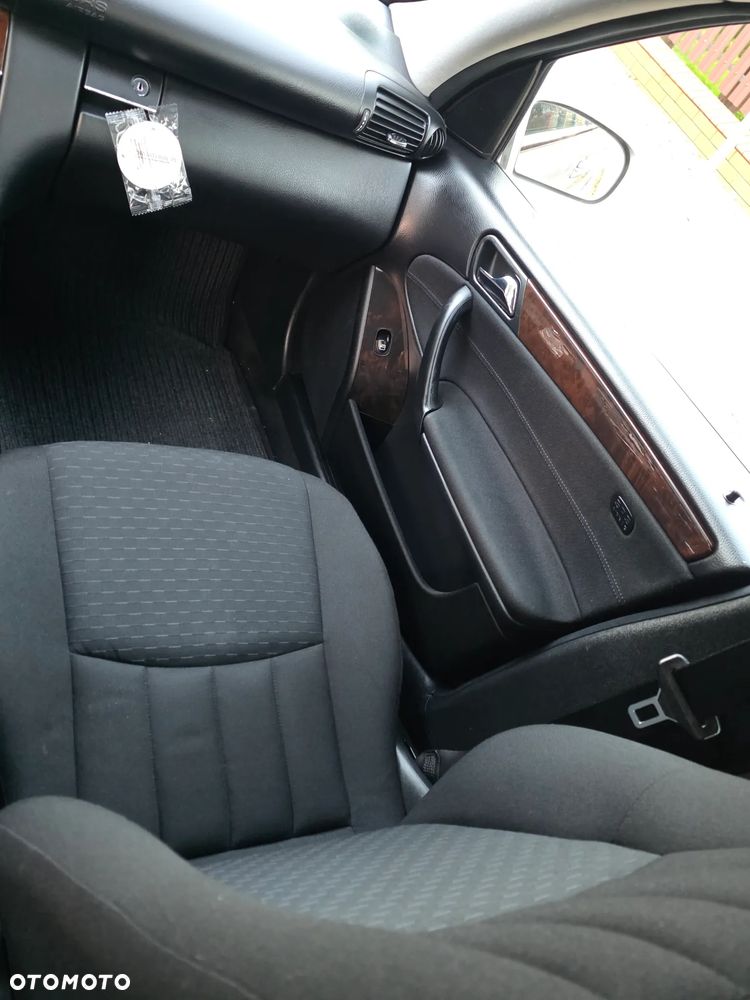 Mercedes-Benz Klasa C 200 Kompressor Automatik Classic - 29