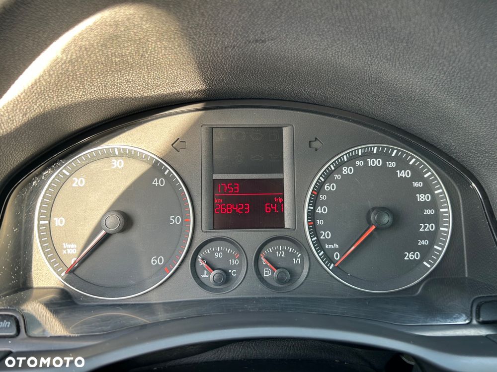 Volkswagen Golf 2.0 TDI DPF Comfortline - 5