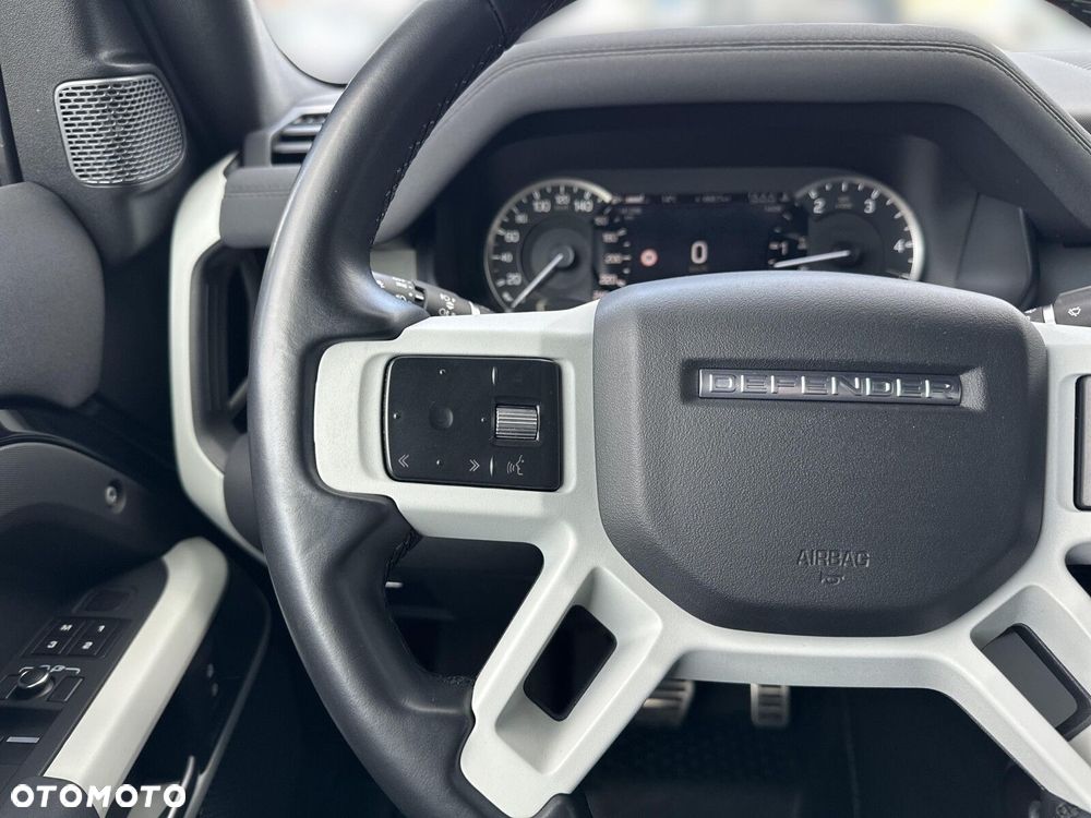 Land Rover Defender - 16