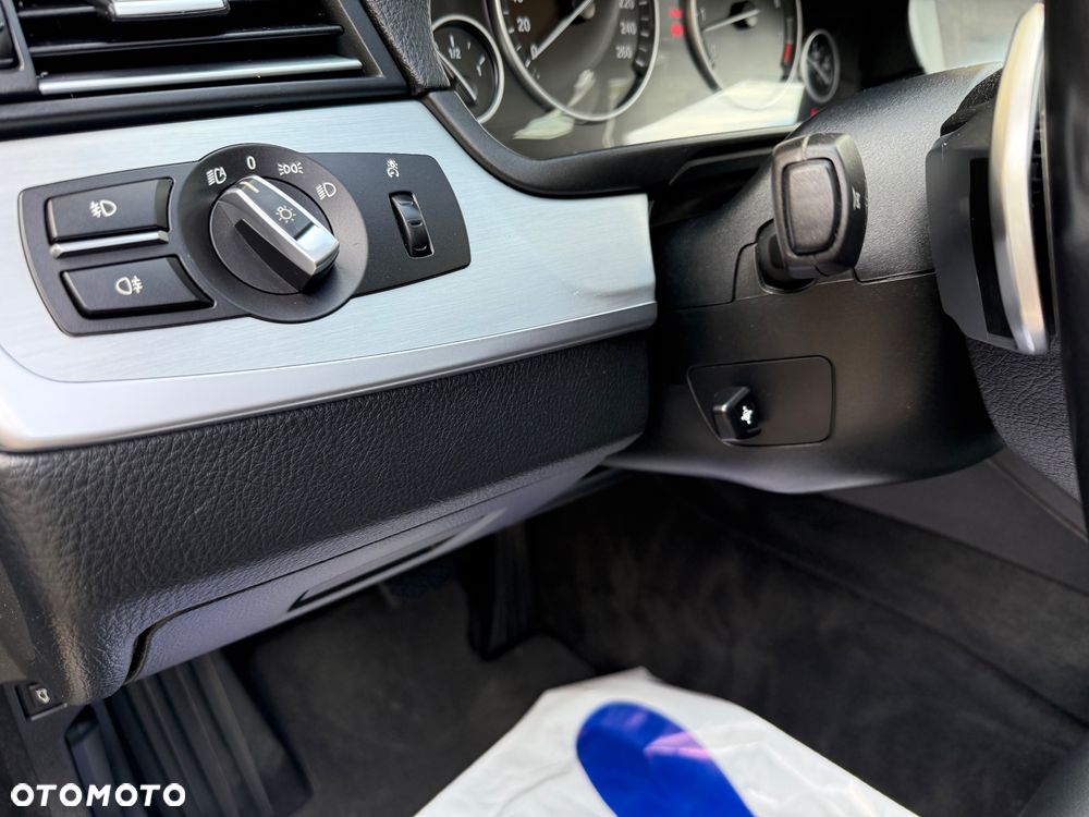 BMW Seria 5 530i Touring - 8