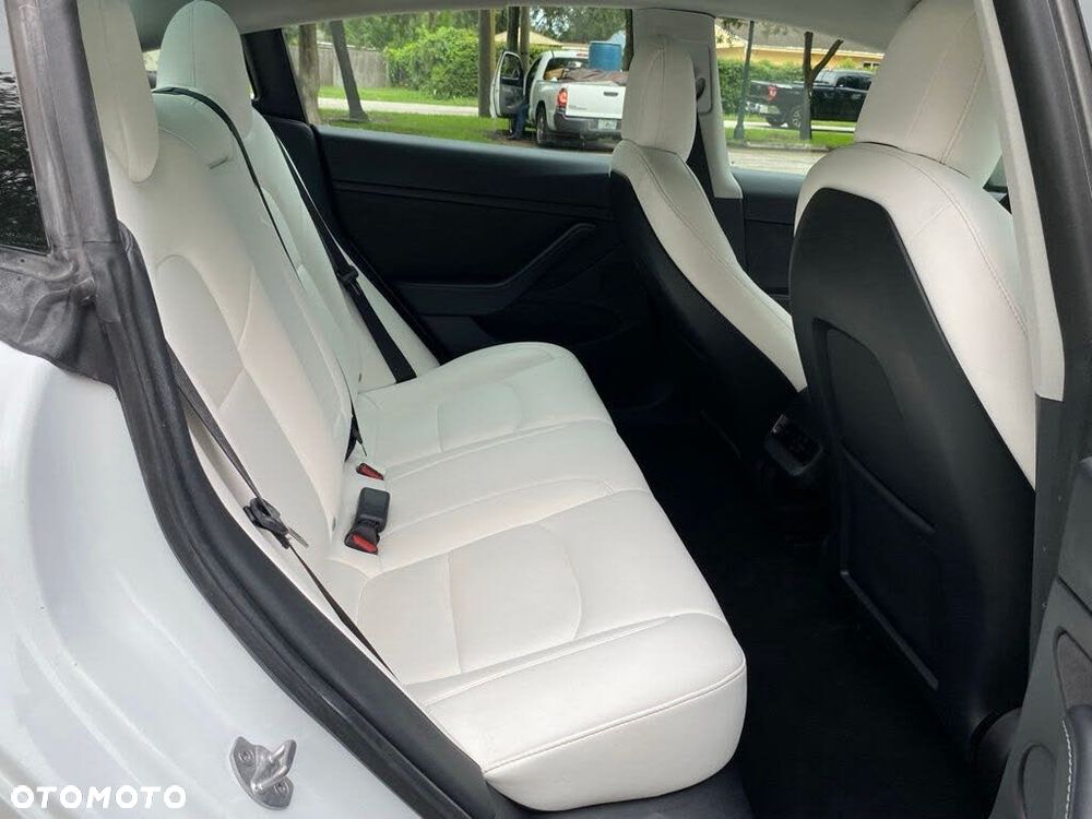 Tesla Model 3 - 13