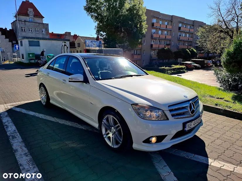 Mercedes-Benz Klasa C 180 CGI Automatik BlueEFFICIENCY Elegance - 31