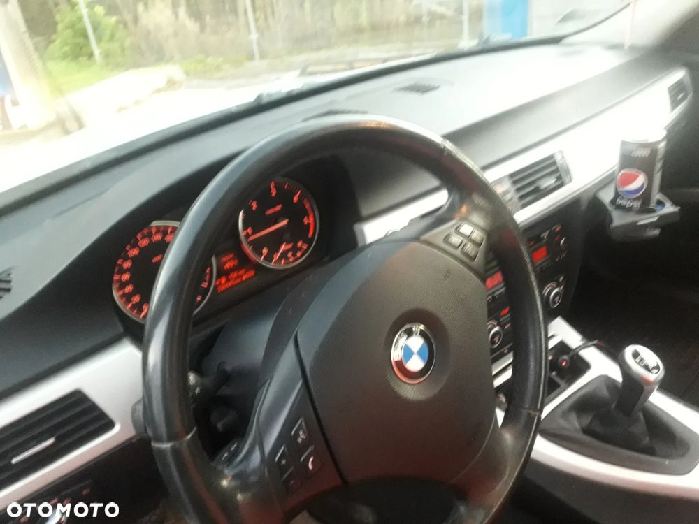 BMW Seria 3 318d - 5