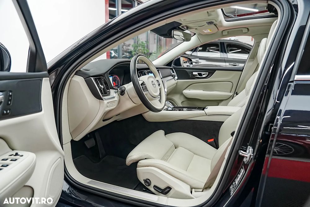 Volvo S60 T8 eAWD Momentum Pro - 4