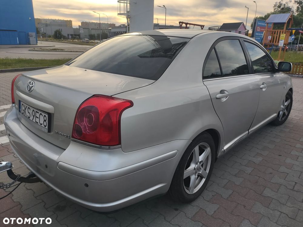 Toyota Avensis 1.8 VVT-i Sol - 2