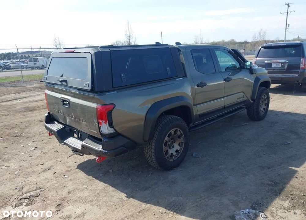 Toyota Tacoma - 6