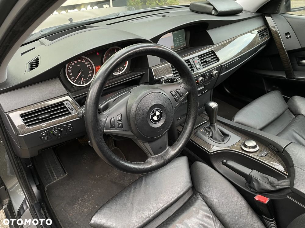 BMW Seria 5 525d - 17