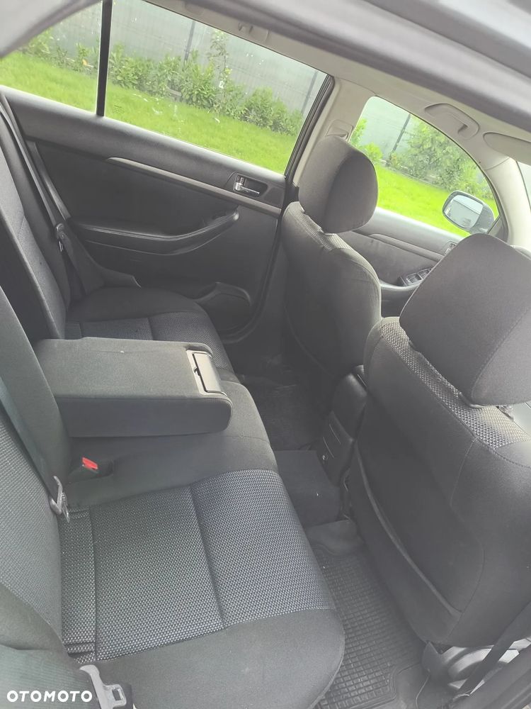 Toyota Avensis 2.0 D-4D Luna - 11