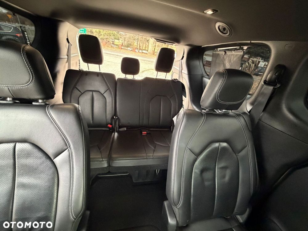 Chrysler Pacifica - 15