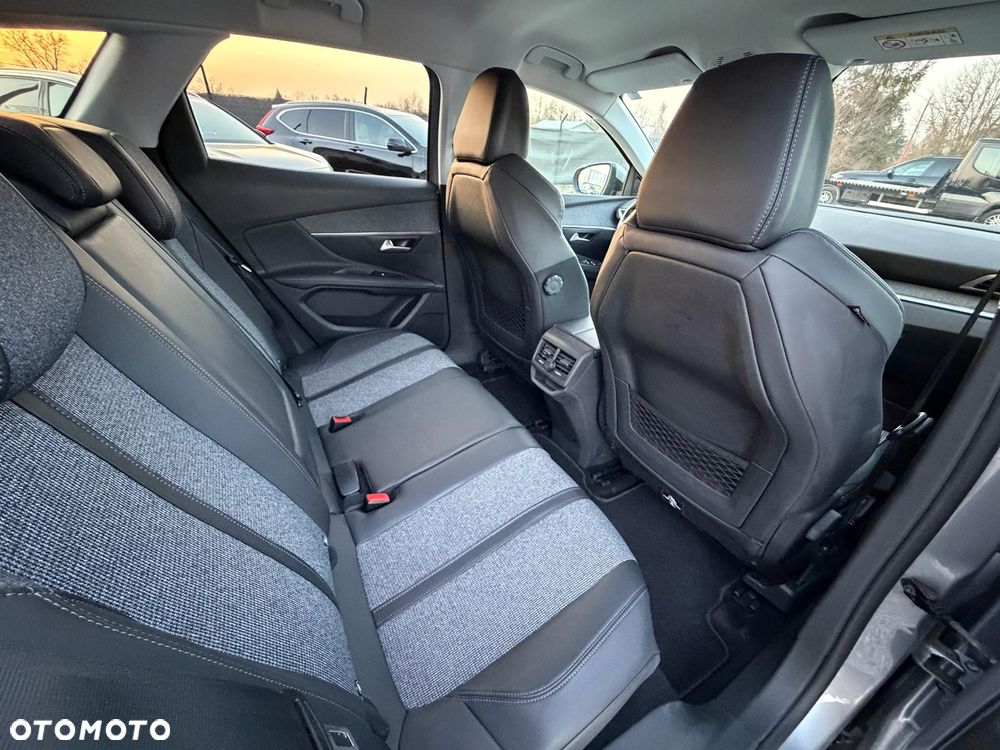 Peugeot 3008 BlueHDi 130 Stop & Start EAT8 Allure - 23