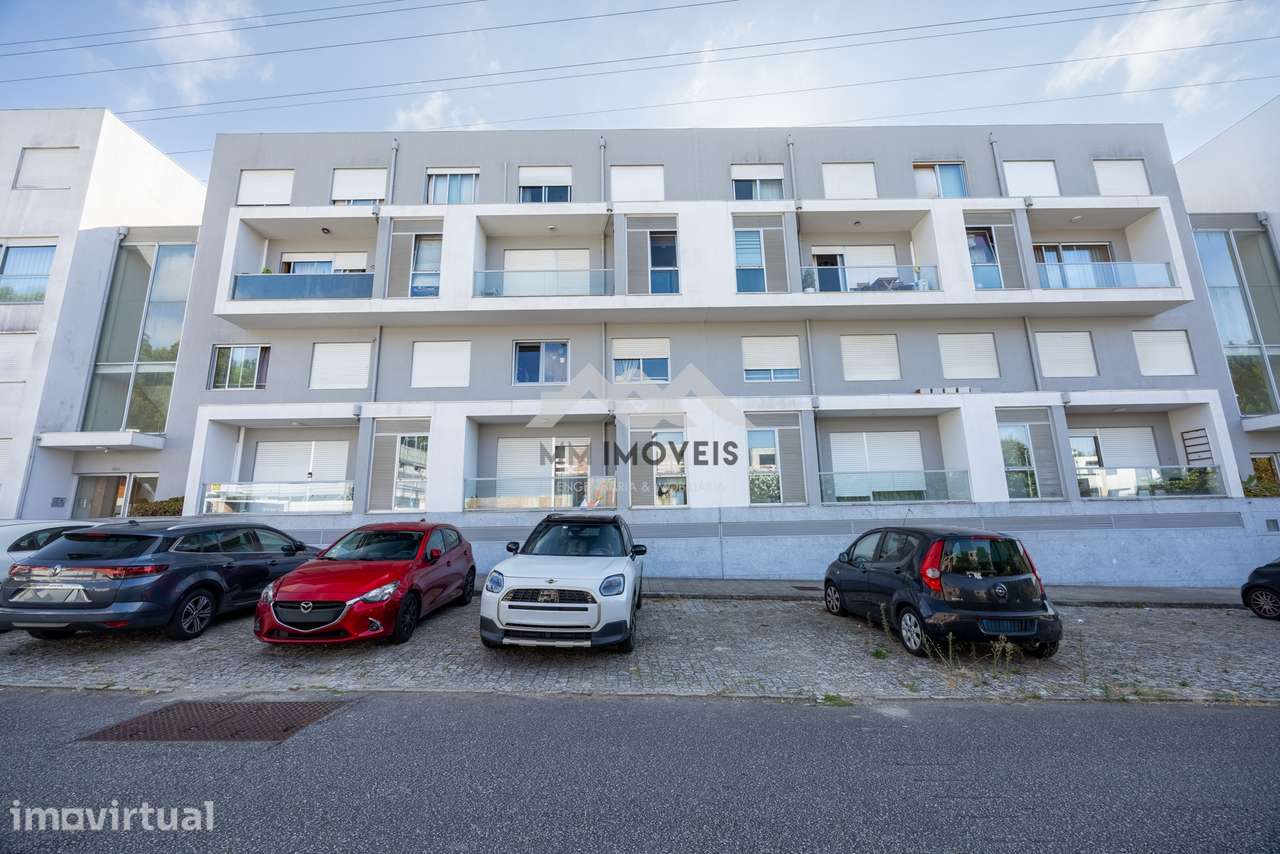 Apartamento T3 Duplex | Rio Tinto | Terraço | 2 Lugares de Garagem | A - Grande imagem: 2/43