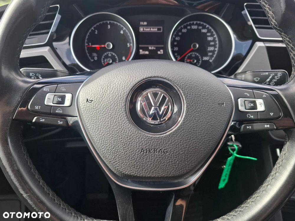 Volkswagen Touran 2.0 TDI SCR Comfortline - 18