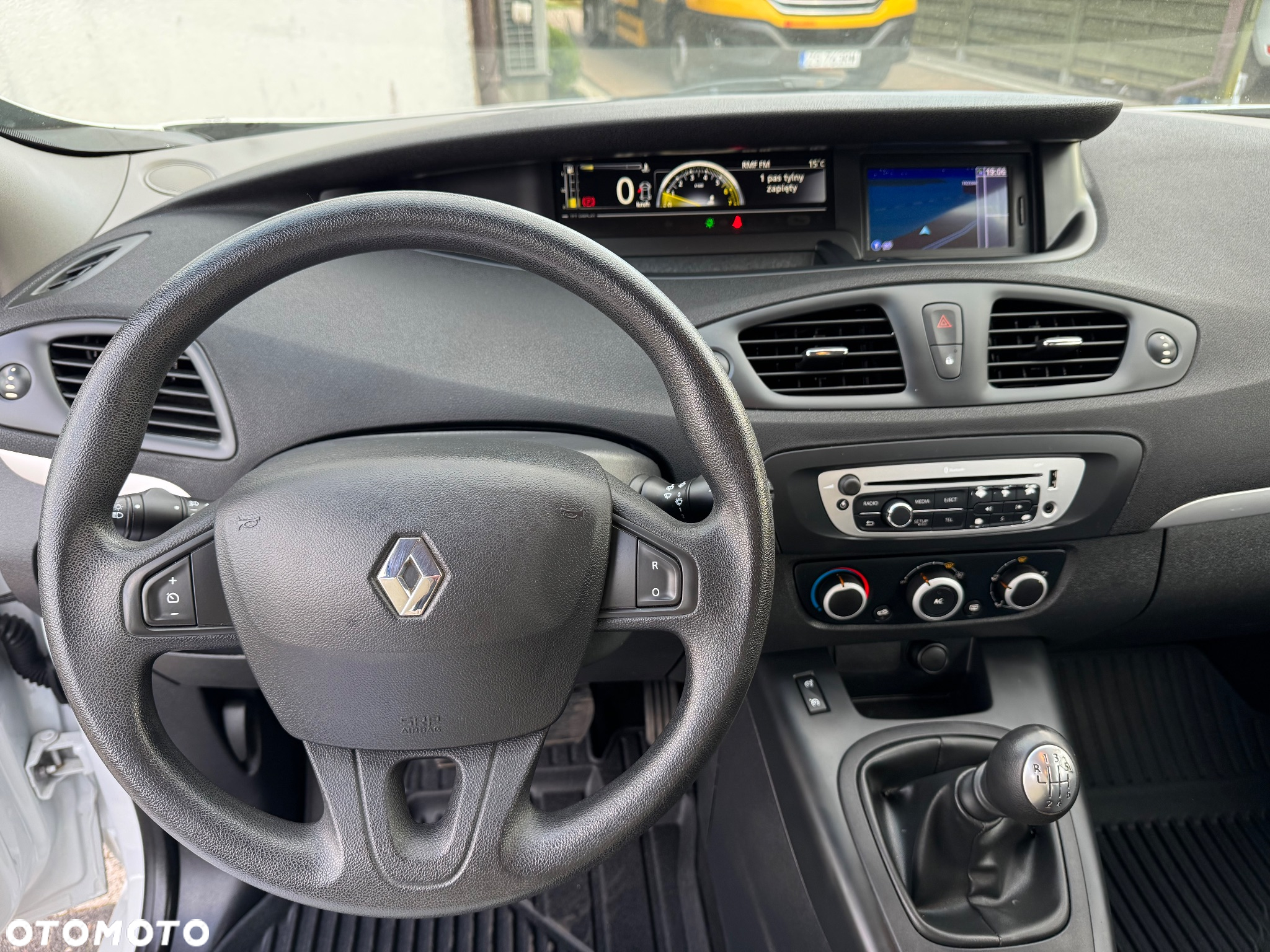 Renault Scenic - 31