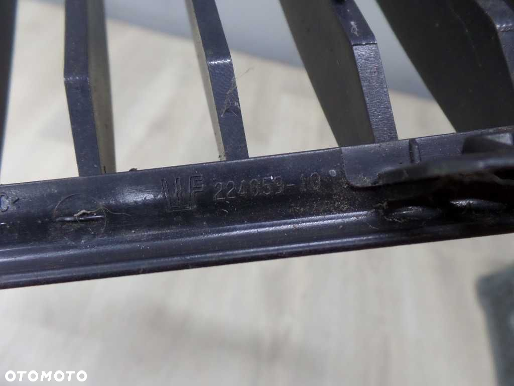 BMW 3 E90 GRILL ATRAPA NERKA ZDERZAKA LEWA 7120007 04-08 - 7
