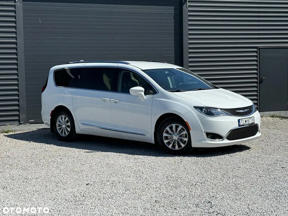 Chrysler Pacifica - 8