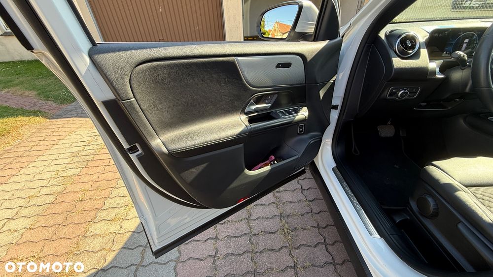 Mercedes-Benz GLB 200 4-Matic Style 8G-DCT - 13