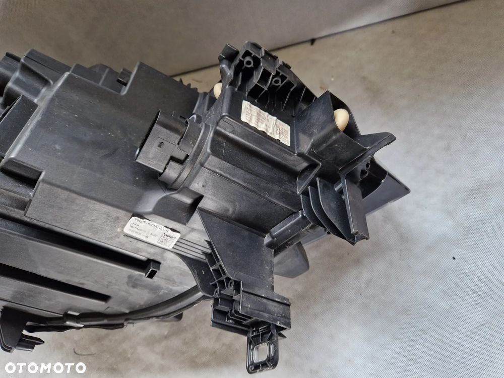 VW ID. 4 Lampa Lewa reflektor - 3