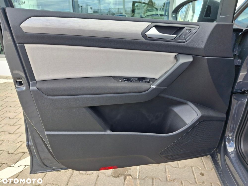 Volkswagen Touran - 12