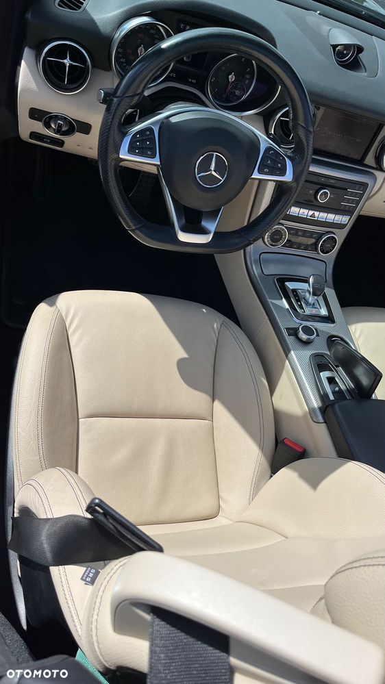 Mercedes-Benz SLC 300 9G-TRONIC RedArt Edition - 20