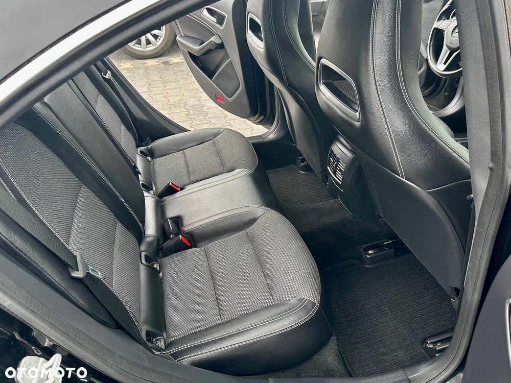 Mercedes-Benz CLA 180 Urban - 20